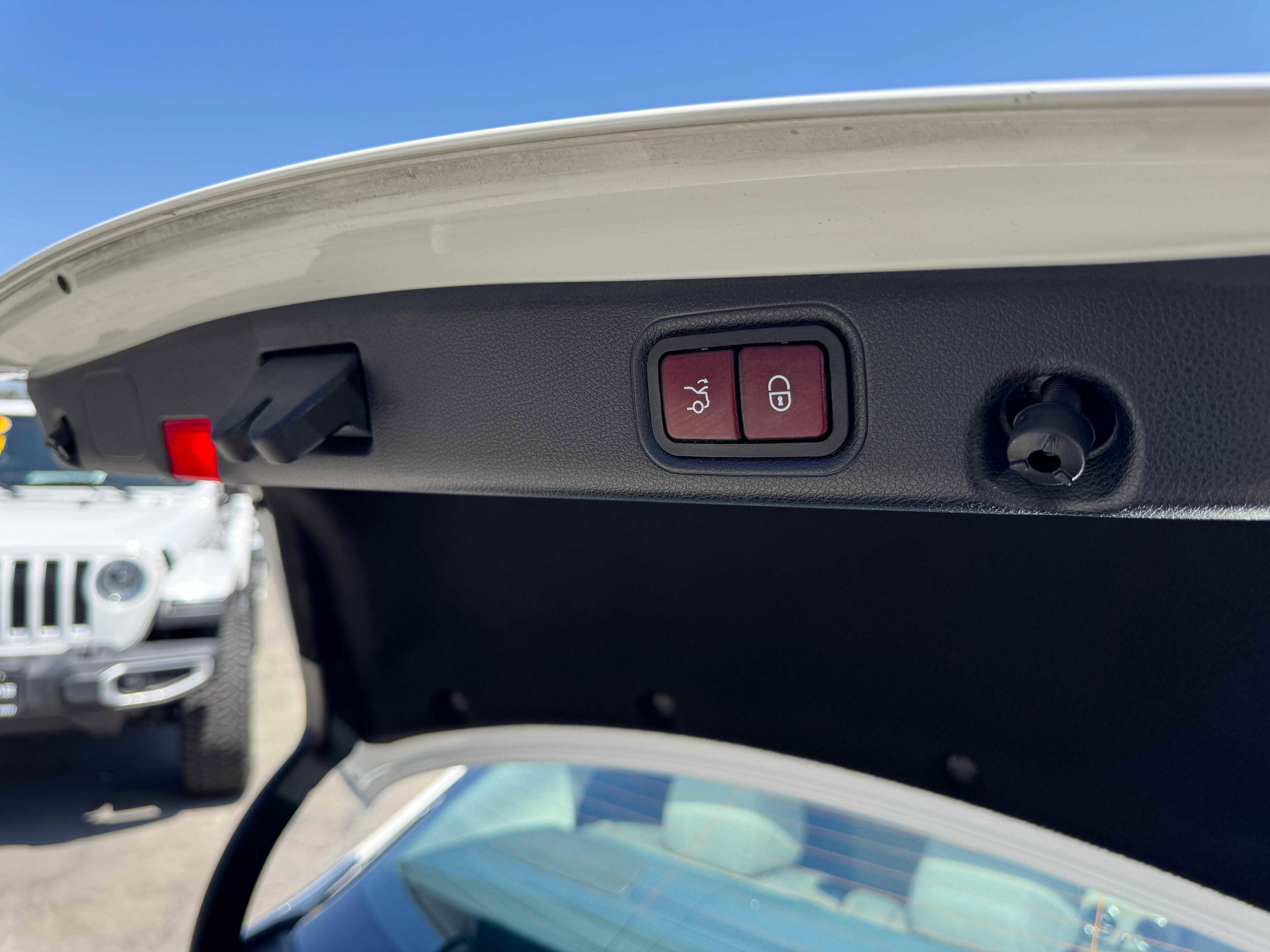 Vehicle image 68 of 72
