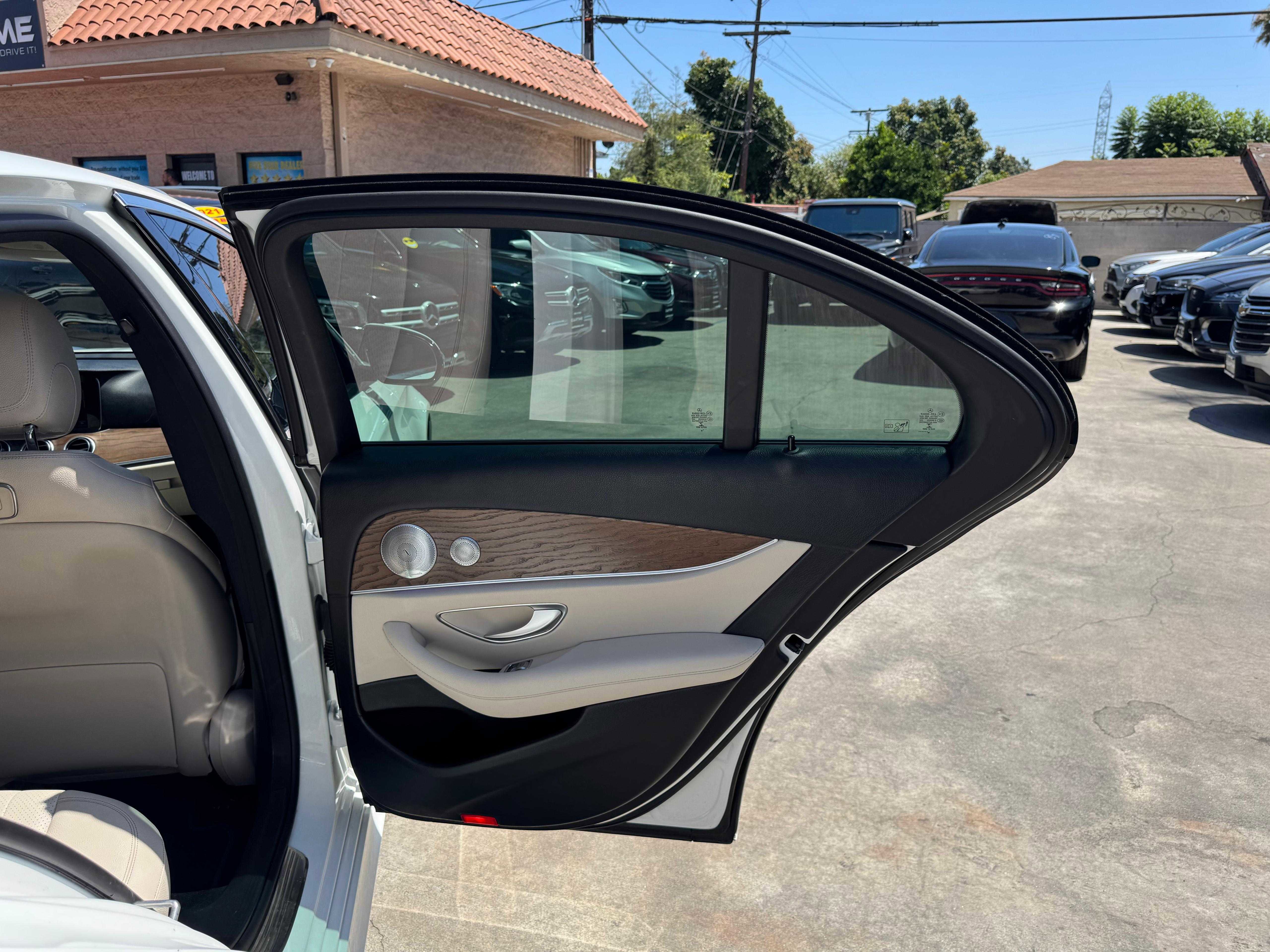 Vehicle image 59 of 72