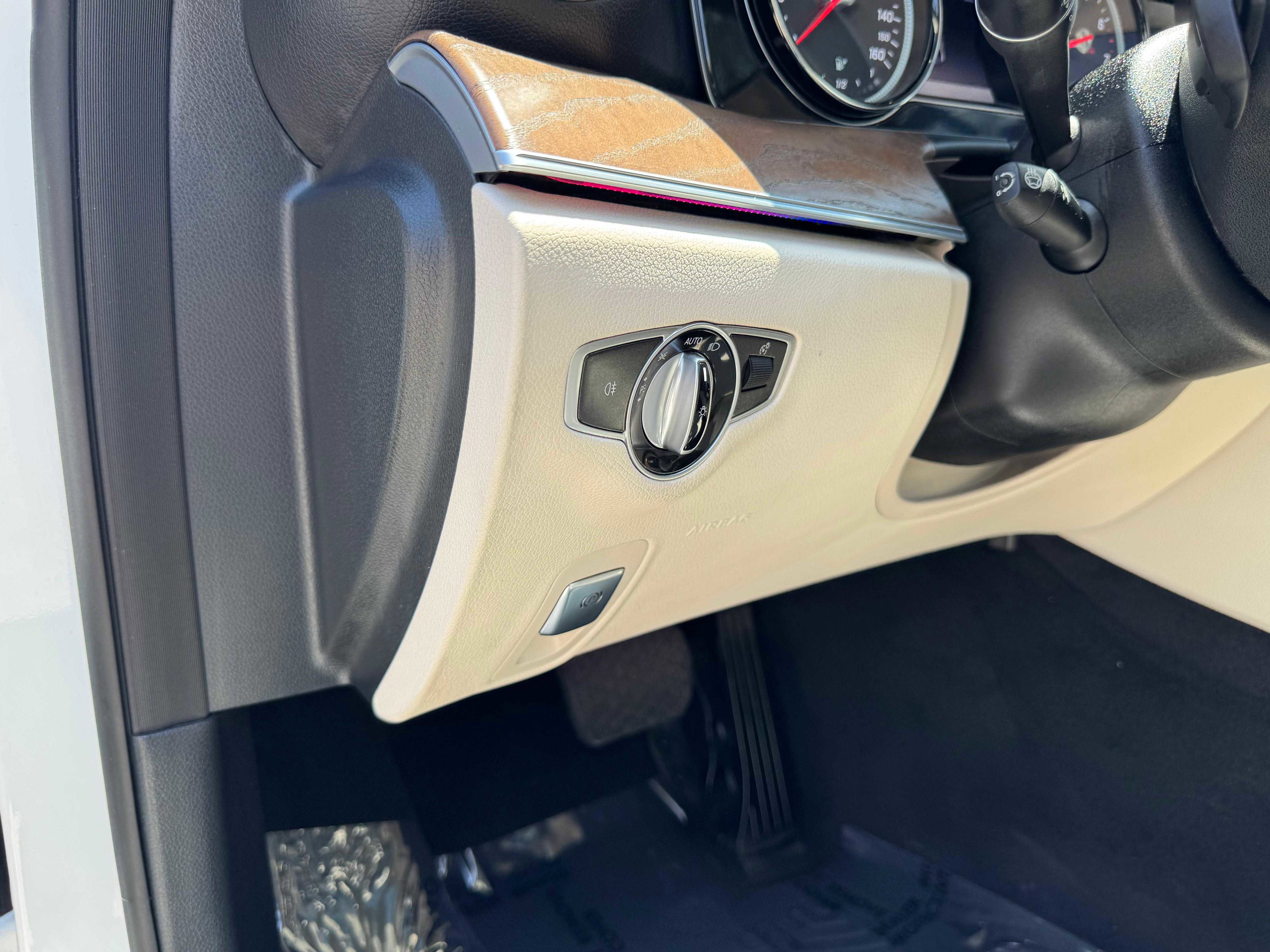Vehicle image 63 of 72