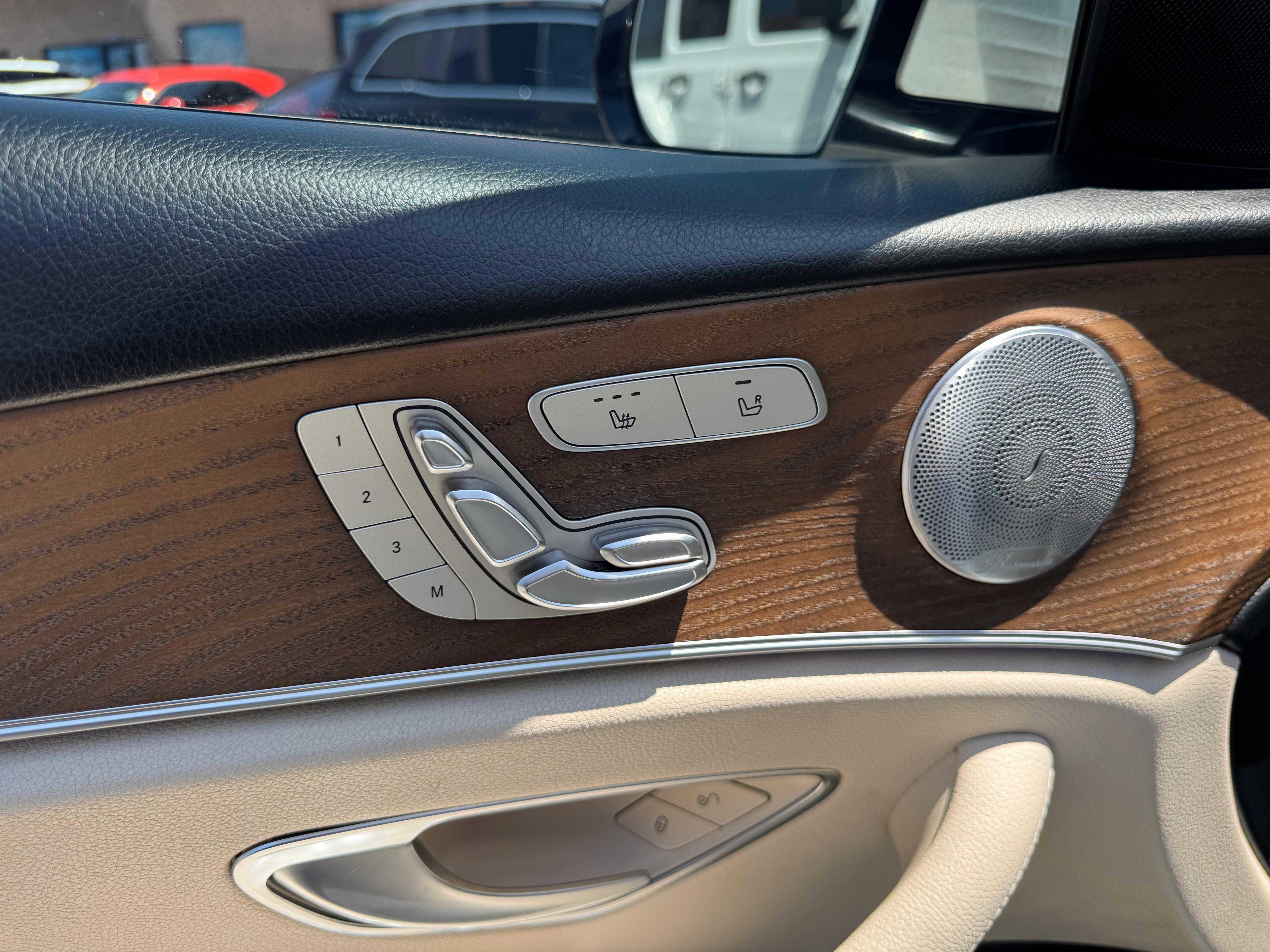Vehicle image 65 of 72