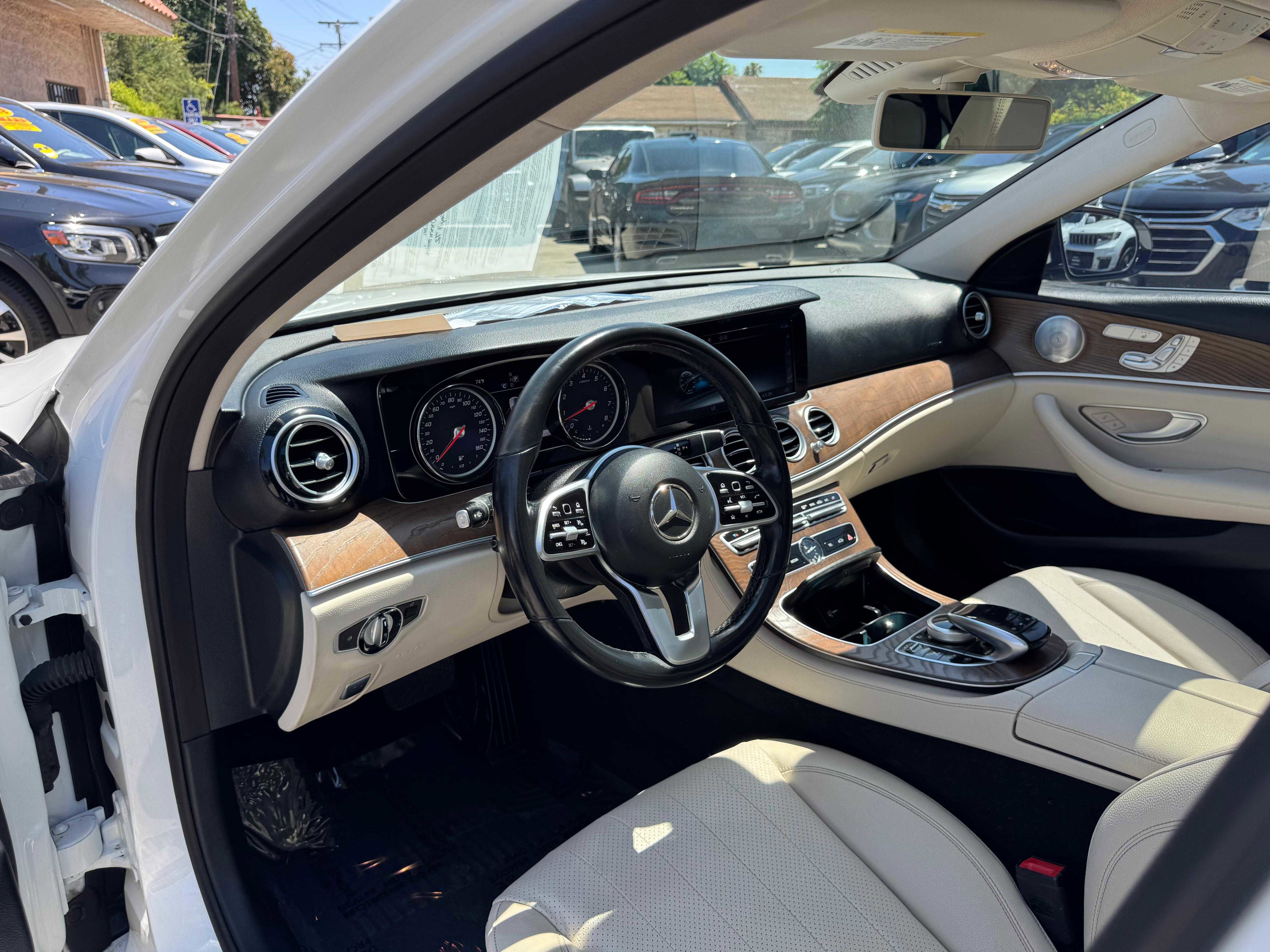 Vehicle image 27 of 72