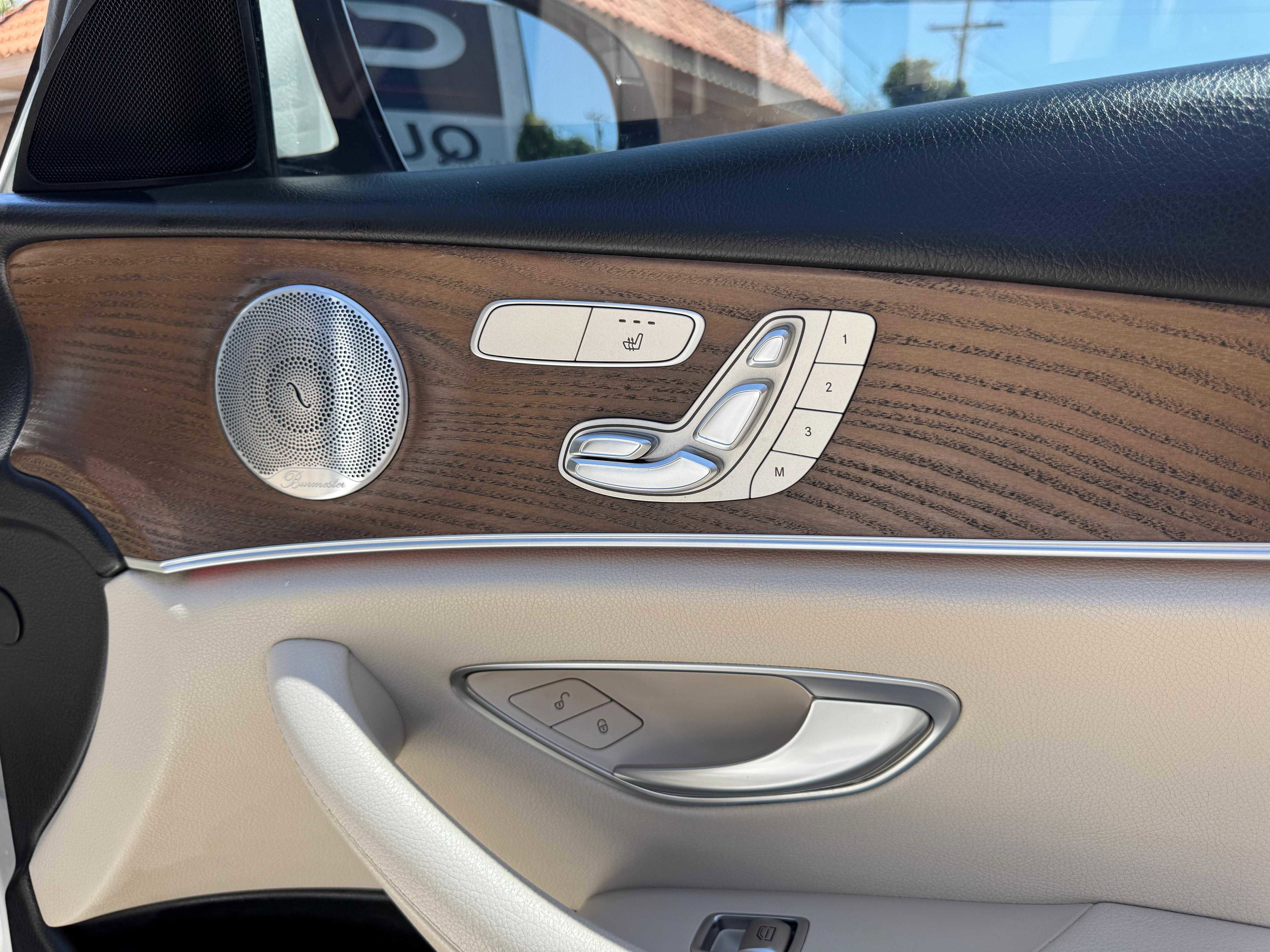 Vehicle image 60 of 72