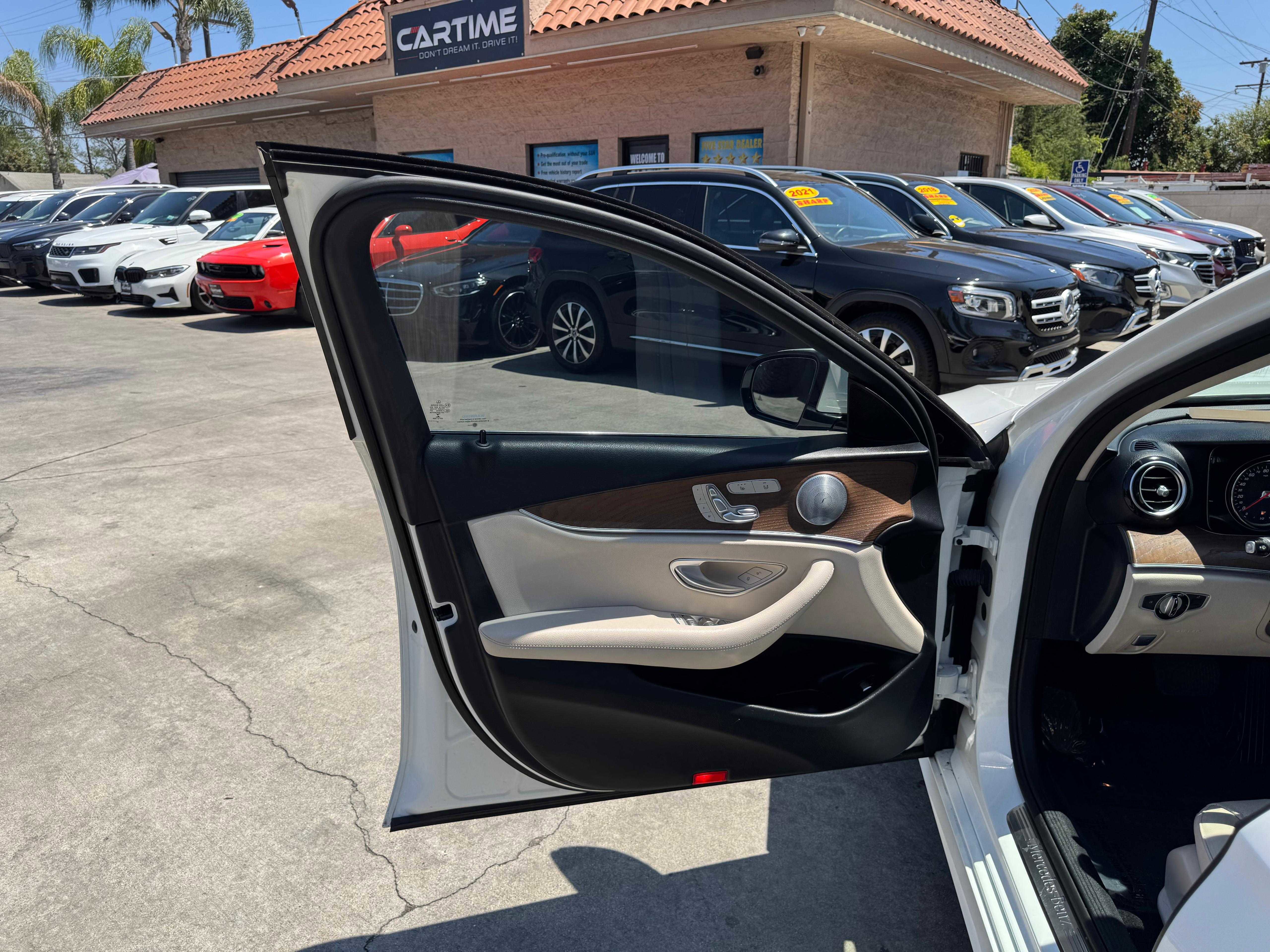 Vehicle image 61 of 72