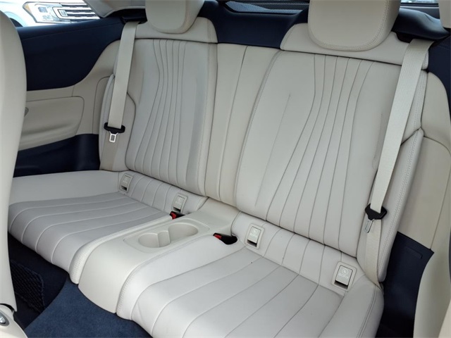 Vehicle image 17 of 25