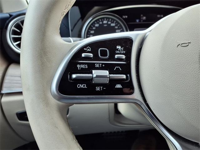 Vehicle image 21 of 25