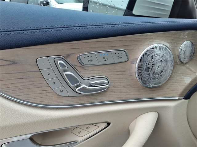 Vehicle image 19 of 25