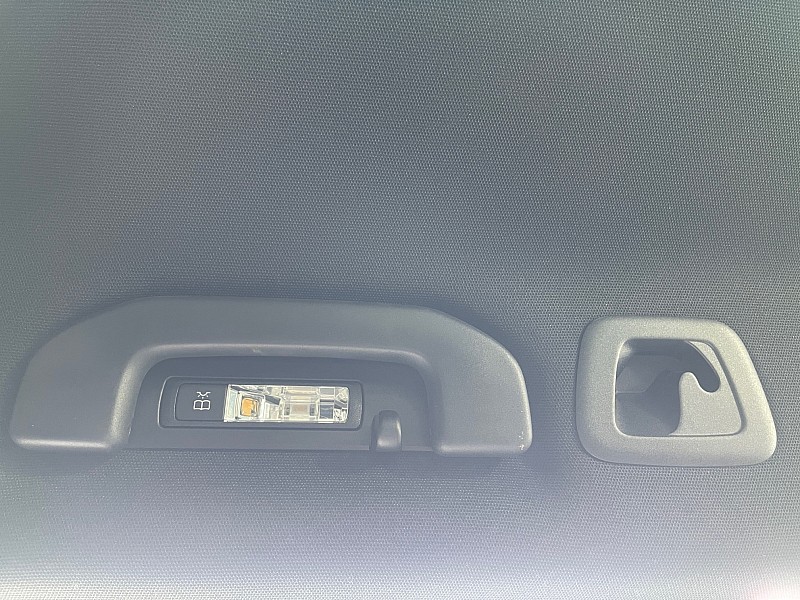 Vehicle image 33 of 50