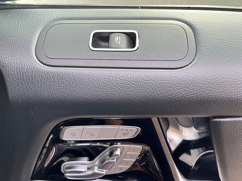 Vehicle image 17 of 50