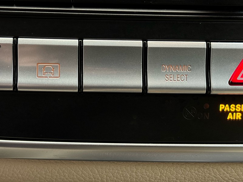 Vehicle image 28 of 40