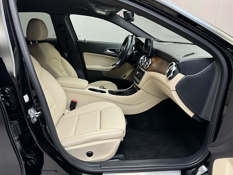 Vehicle image 19 of 40
