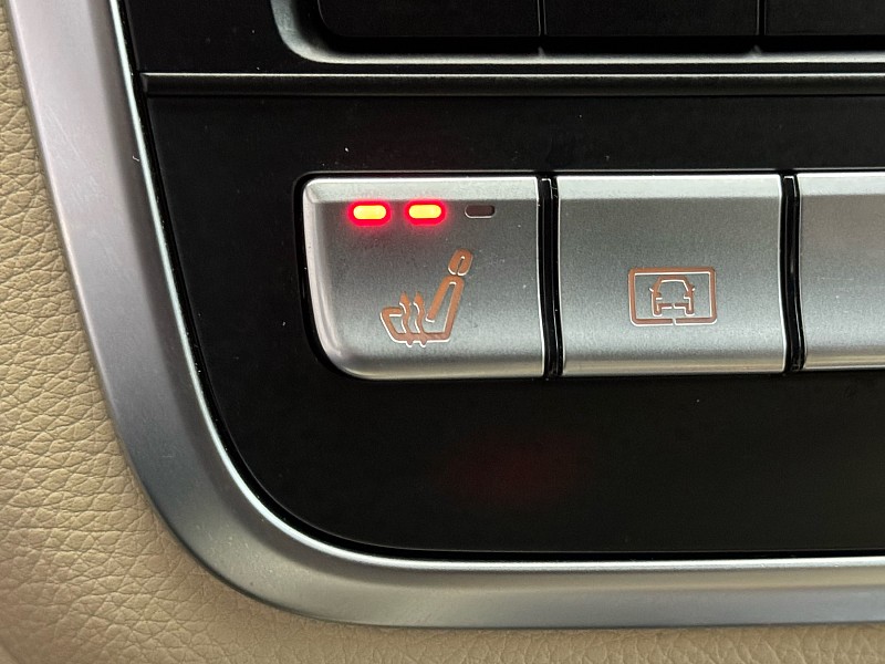 Vehicle image 37 of 40
