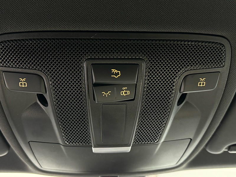 Vehicle image 32 of 40