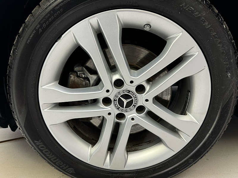 Vehicle image 9 of 40