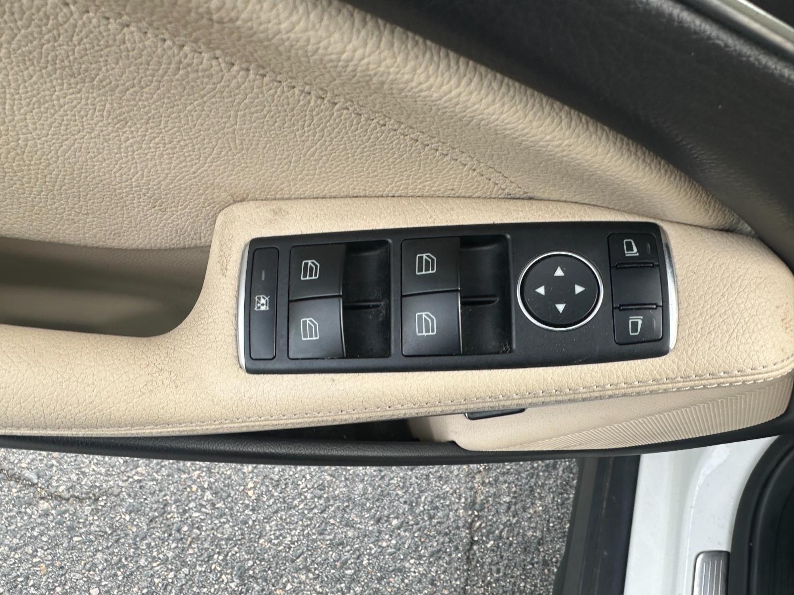 Vehicle image 11 of 28
