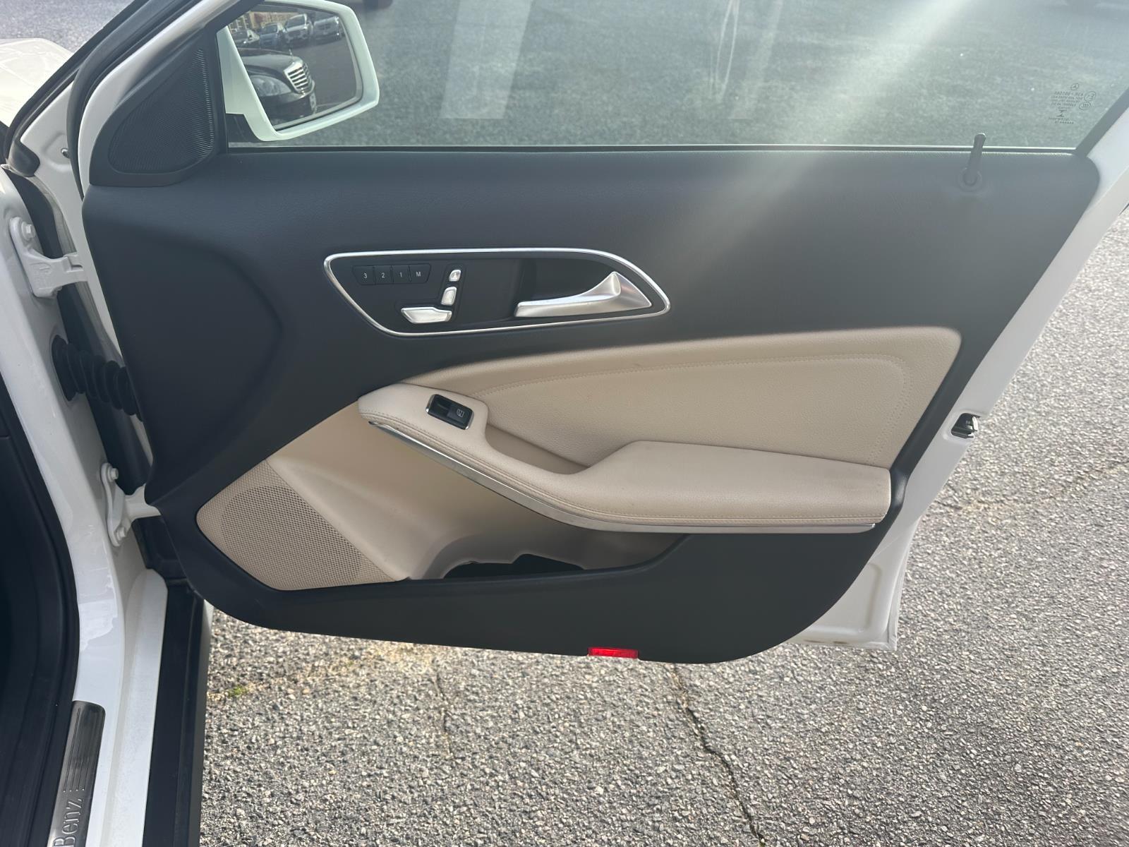 Vehicle image 26 of 28