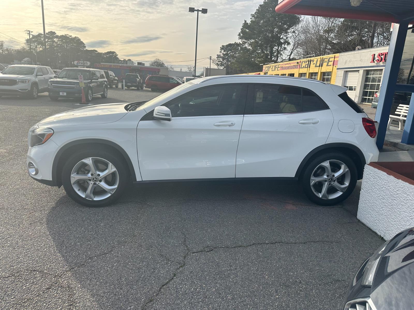 Vehicle image 9 of 28