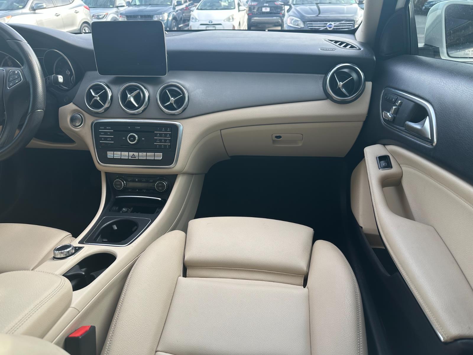 Vehicle image 25 of 28