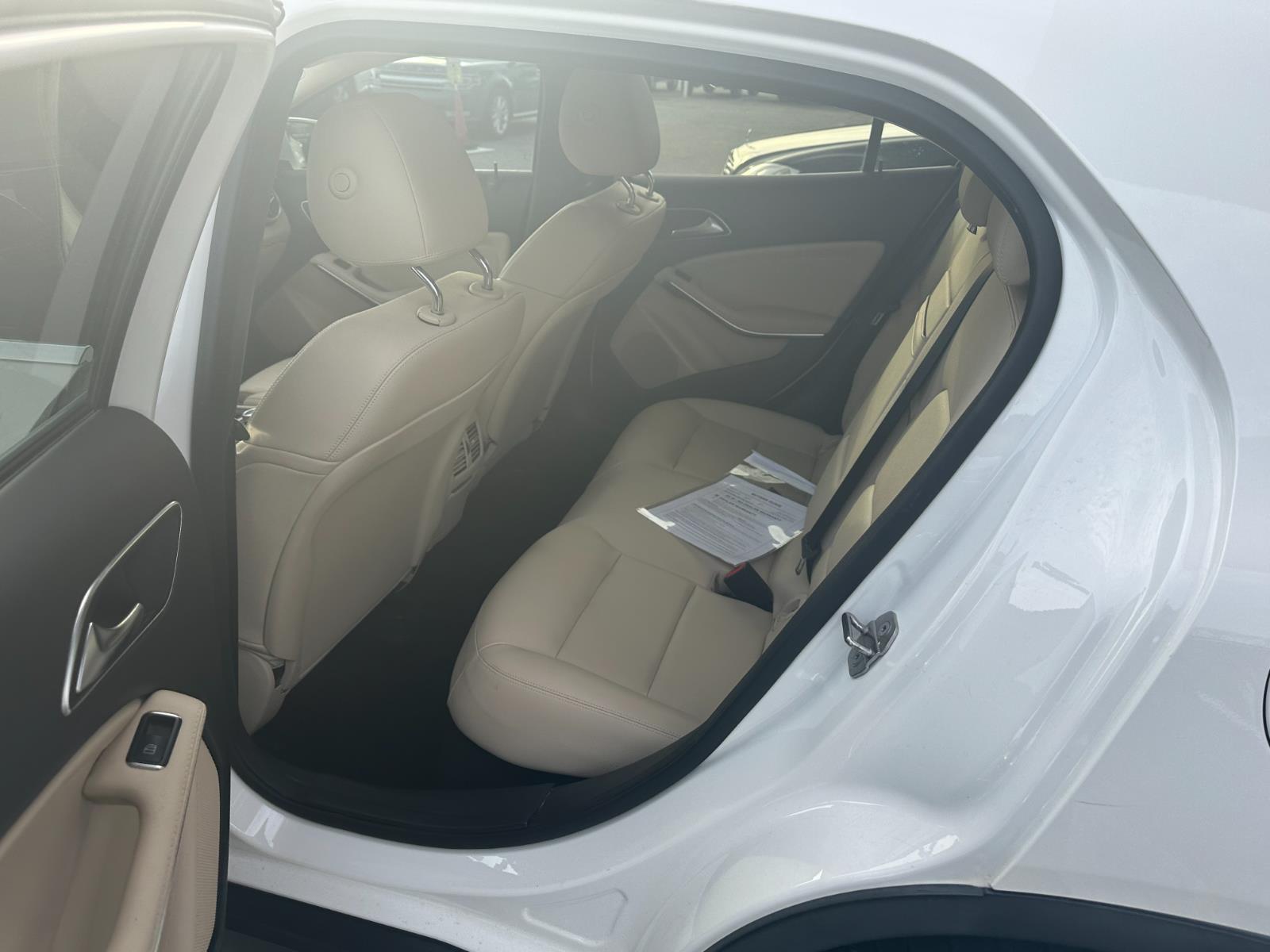 Vehicle image 21 of 28