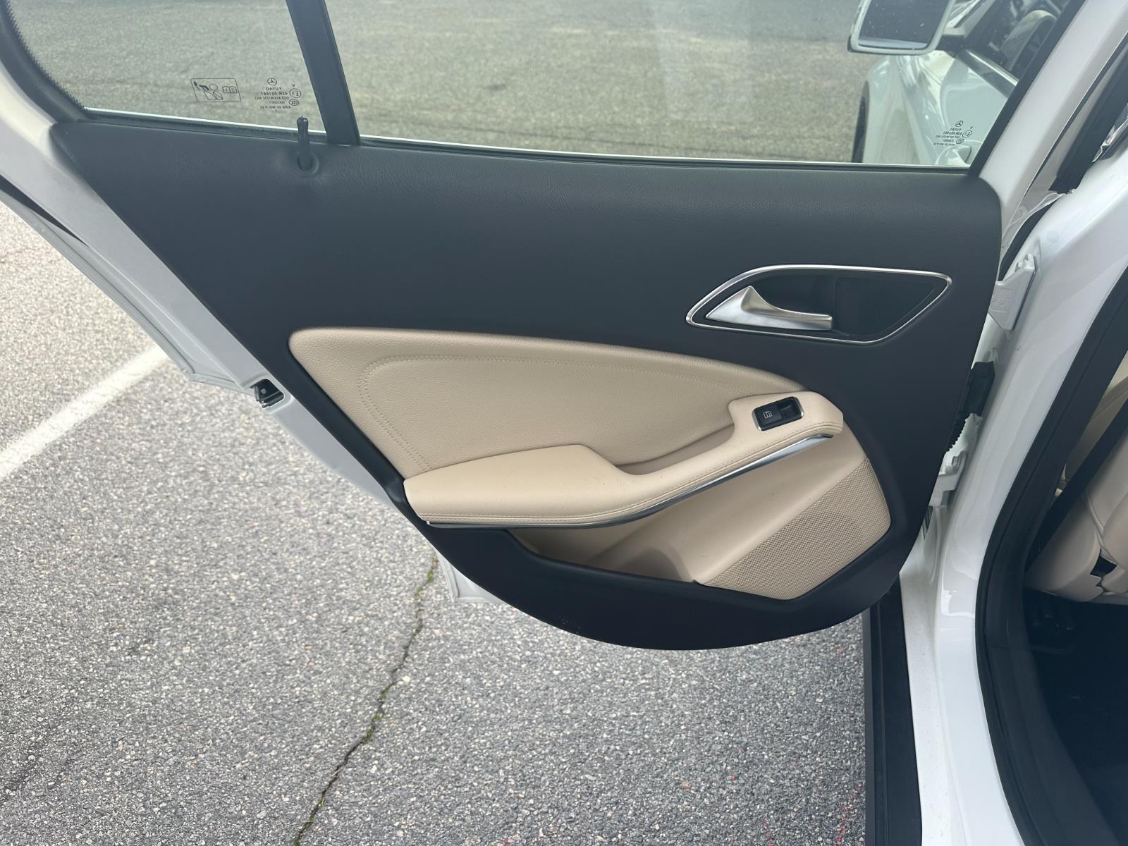 Vehicle image 18 of 28