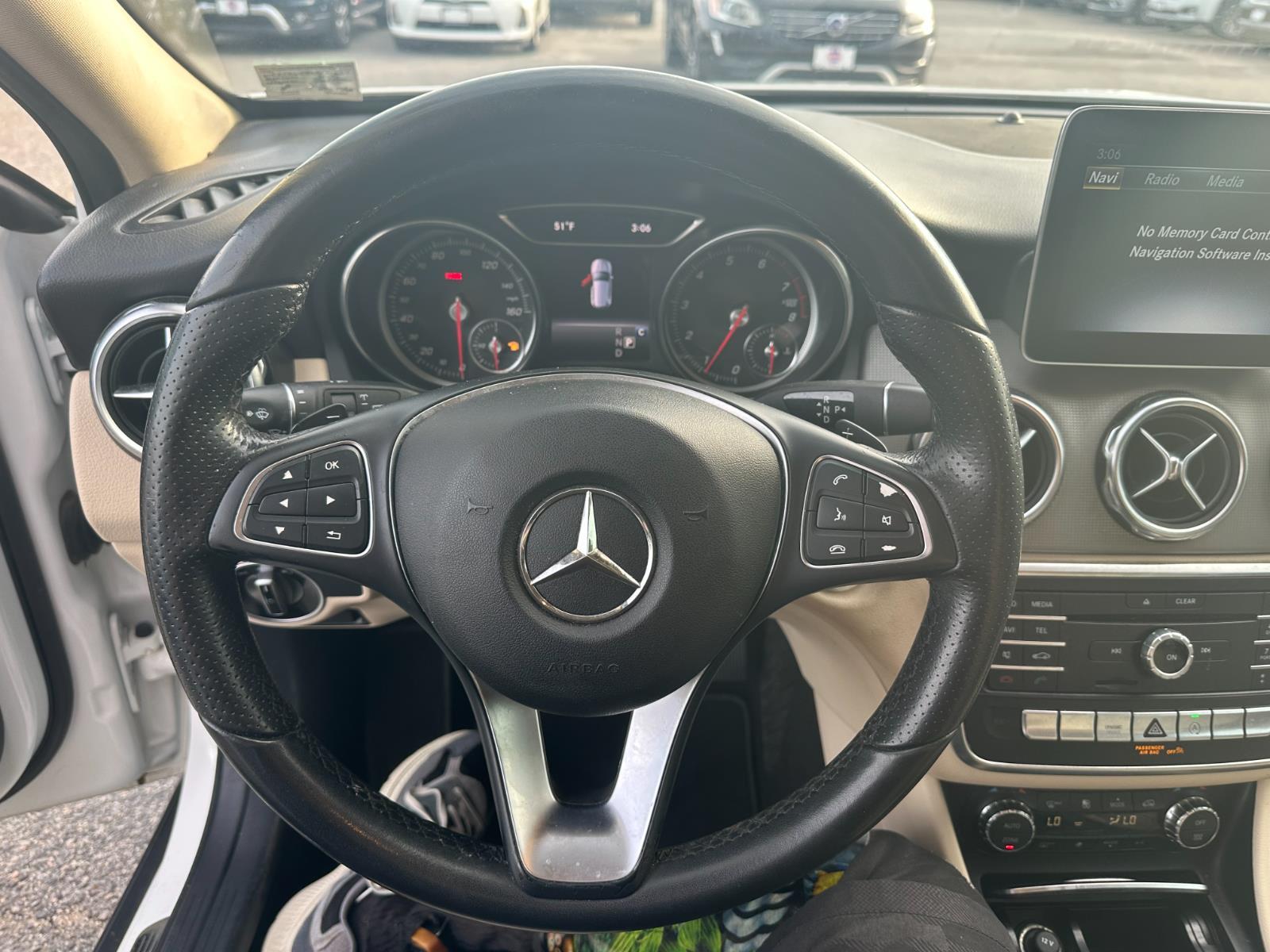 Vehicle image 16 of 28