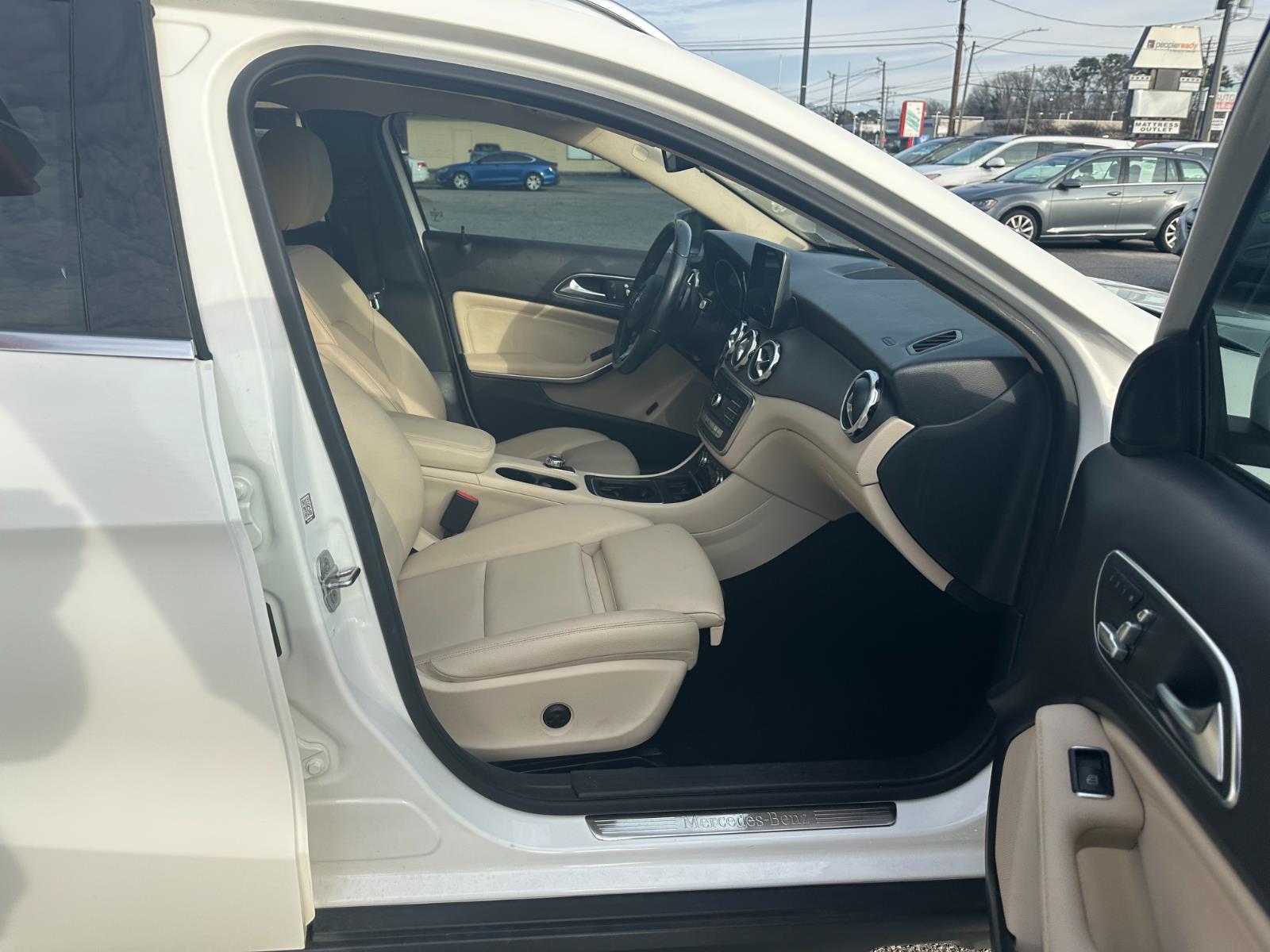Vehicle image 27 of 28