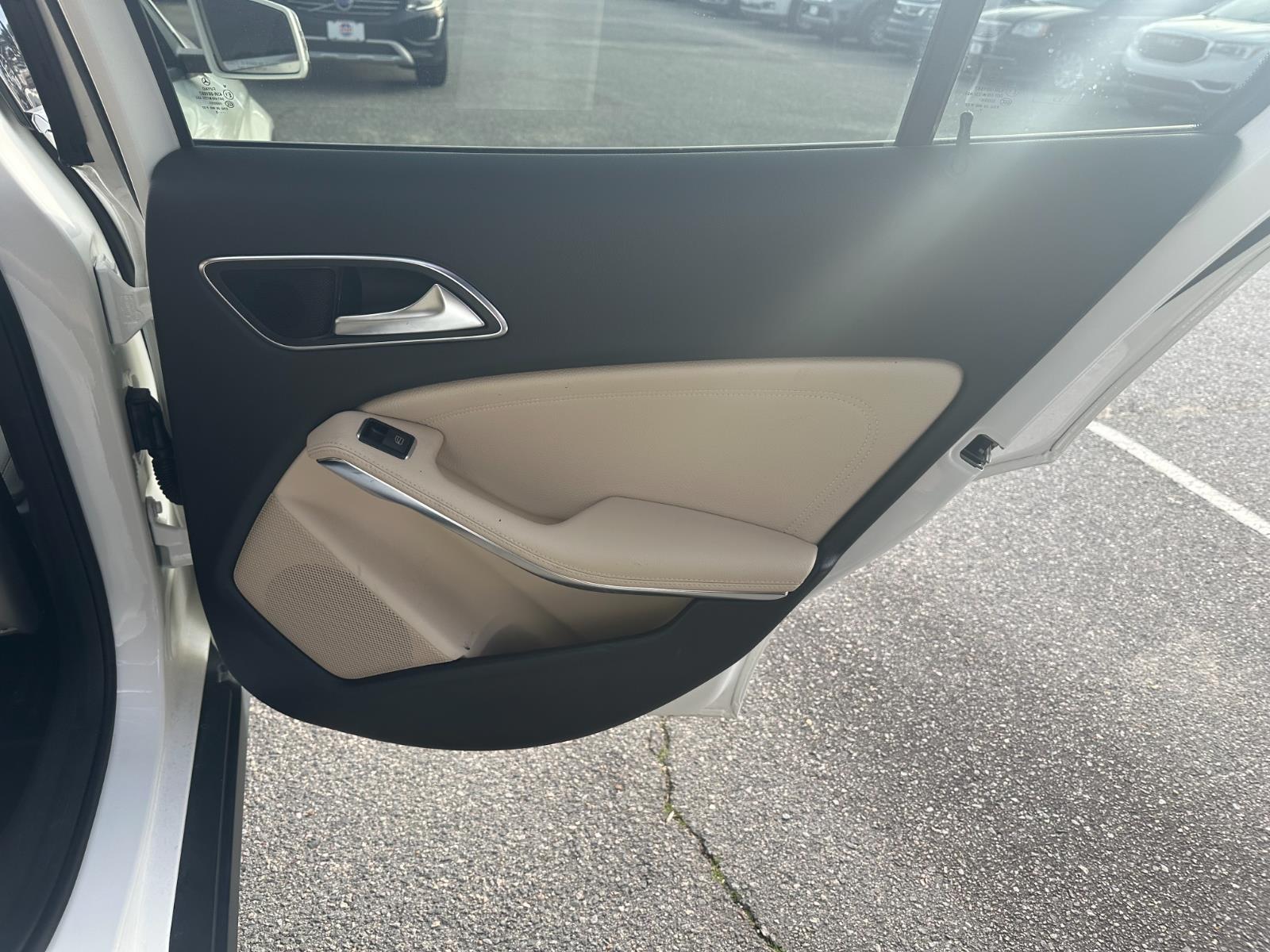Vehicle image 23 of 28