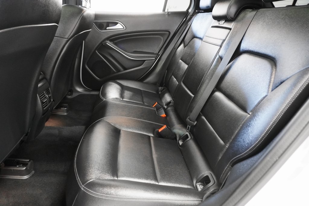 Vehicle image 18 of 33