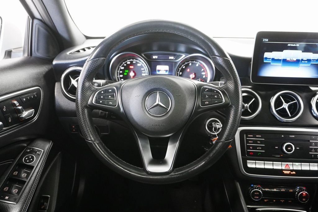 Vehicle image 22 of 33