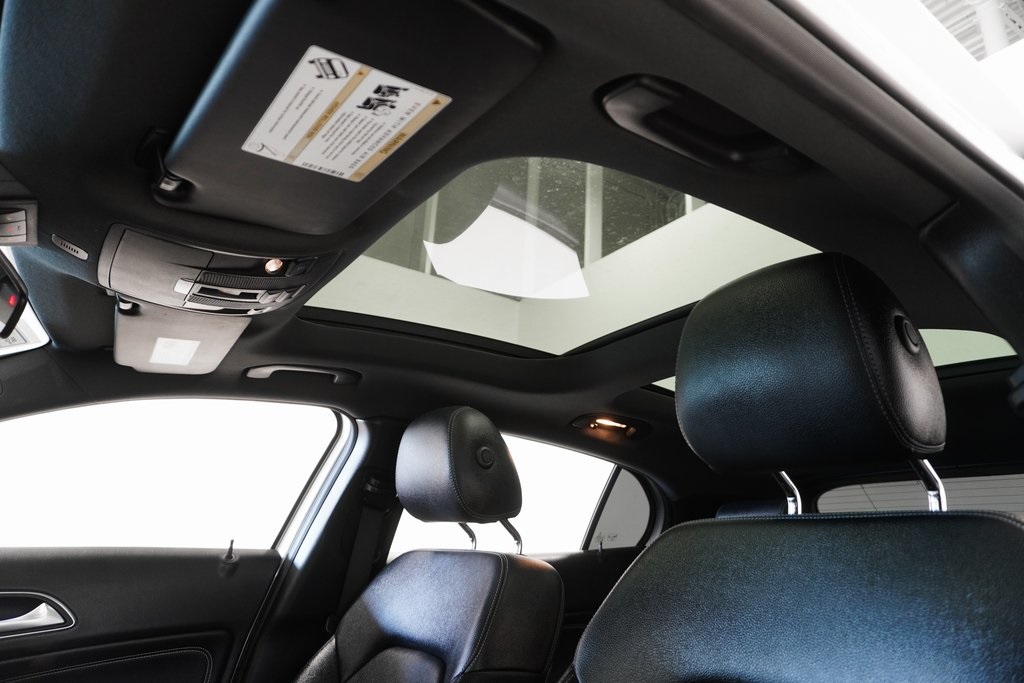 Vehicle image 14 of 33