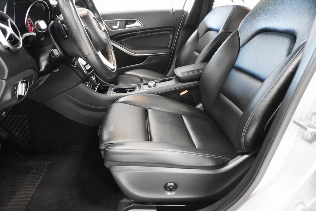 Vehicle image 13 of 33