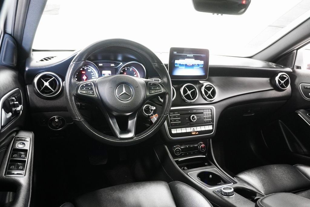 Vehicle image 21 of 33