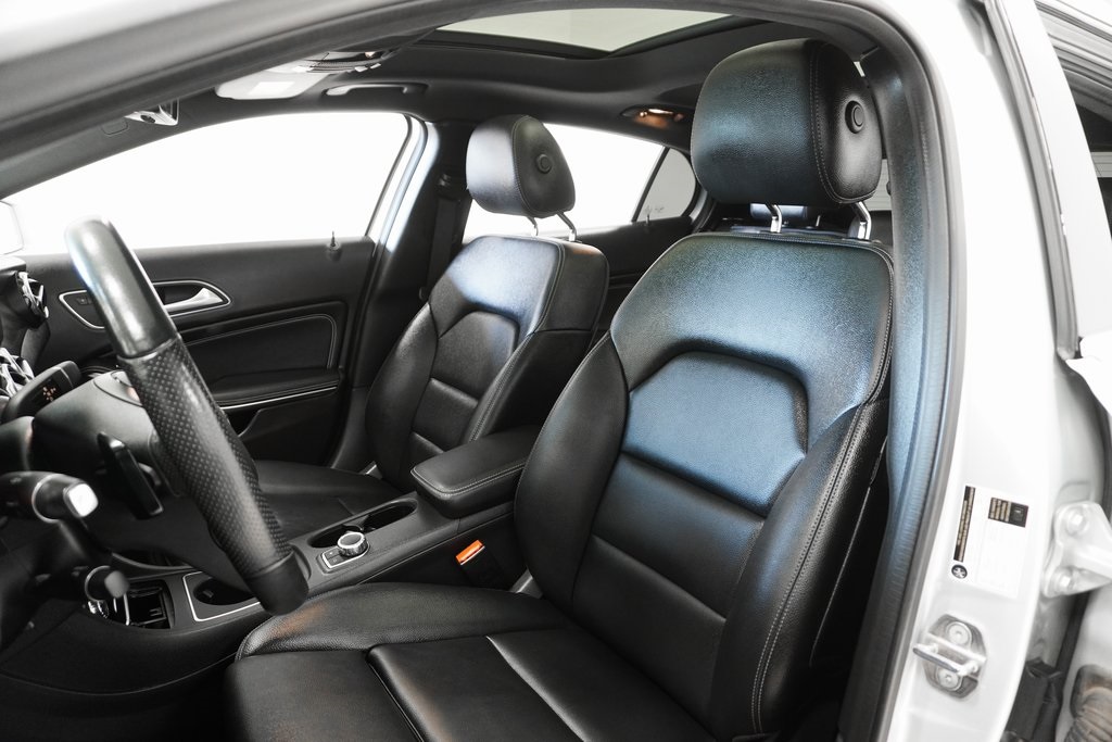 Vehicle image 12 of 33