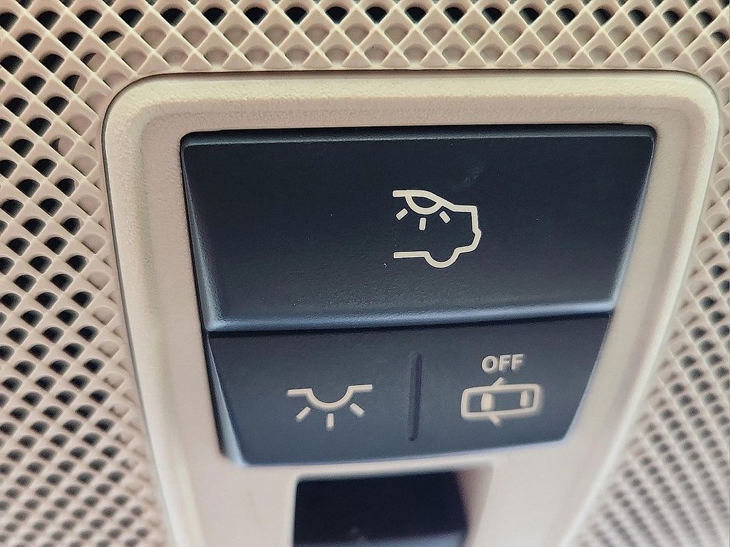 Vehicle image 20 of 30