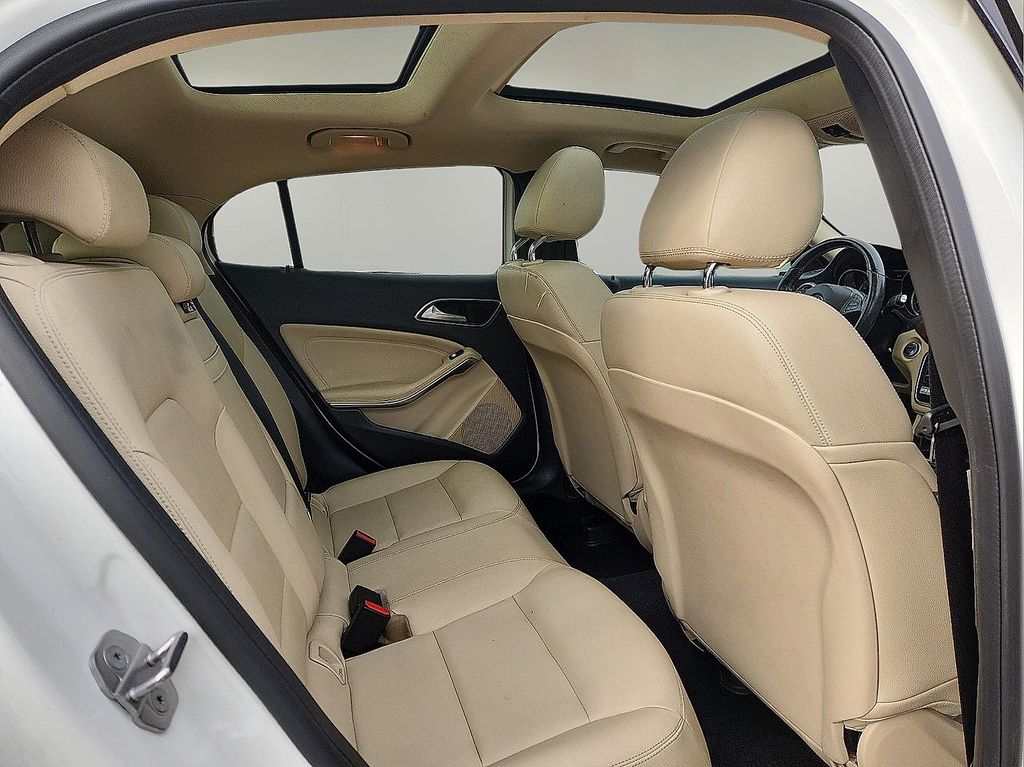 Vehicle image 11 of 30