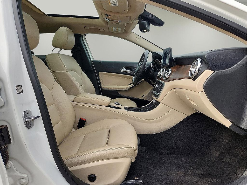 Vehicle image 9 of 30