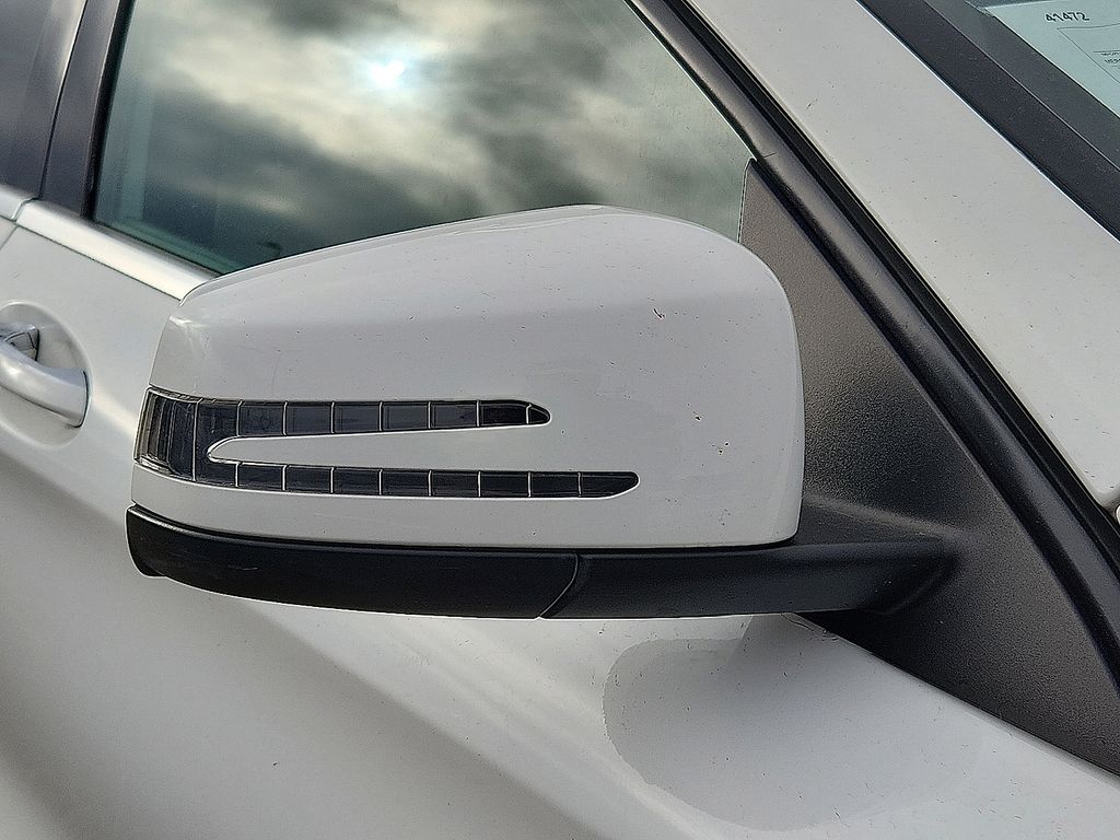Vehicle image 28 of 30
