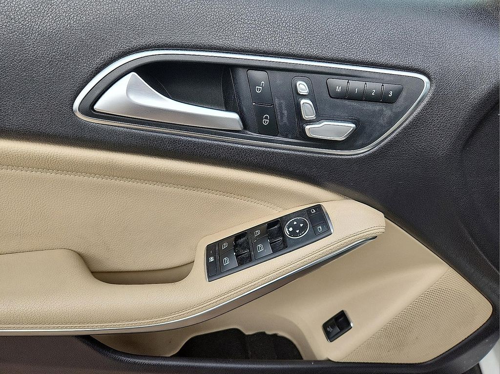 Vehicle image 15 of 30