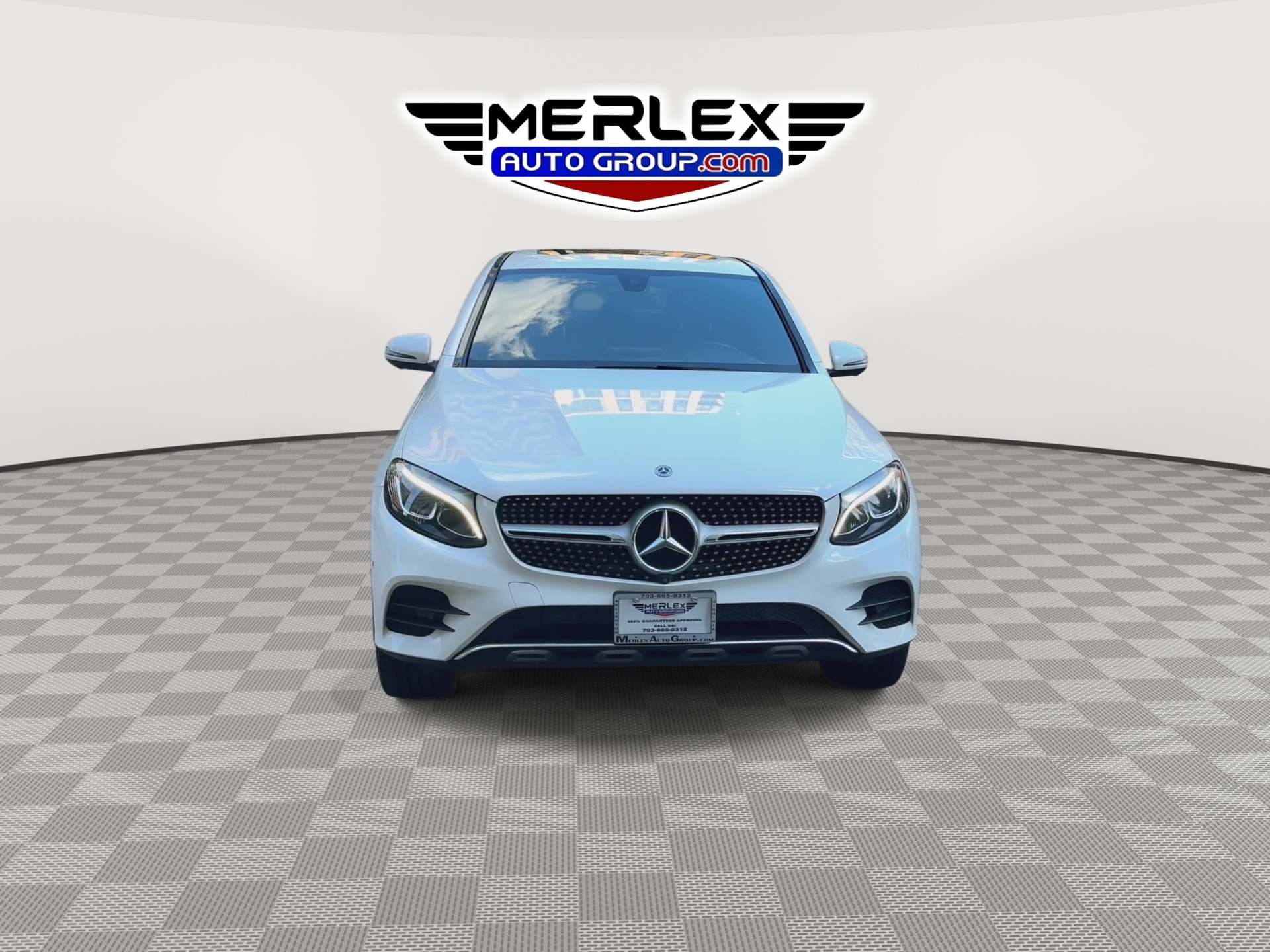 2019 Mercedes-Benz GLC 300 Image 2 of 30