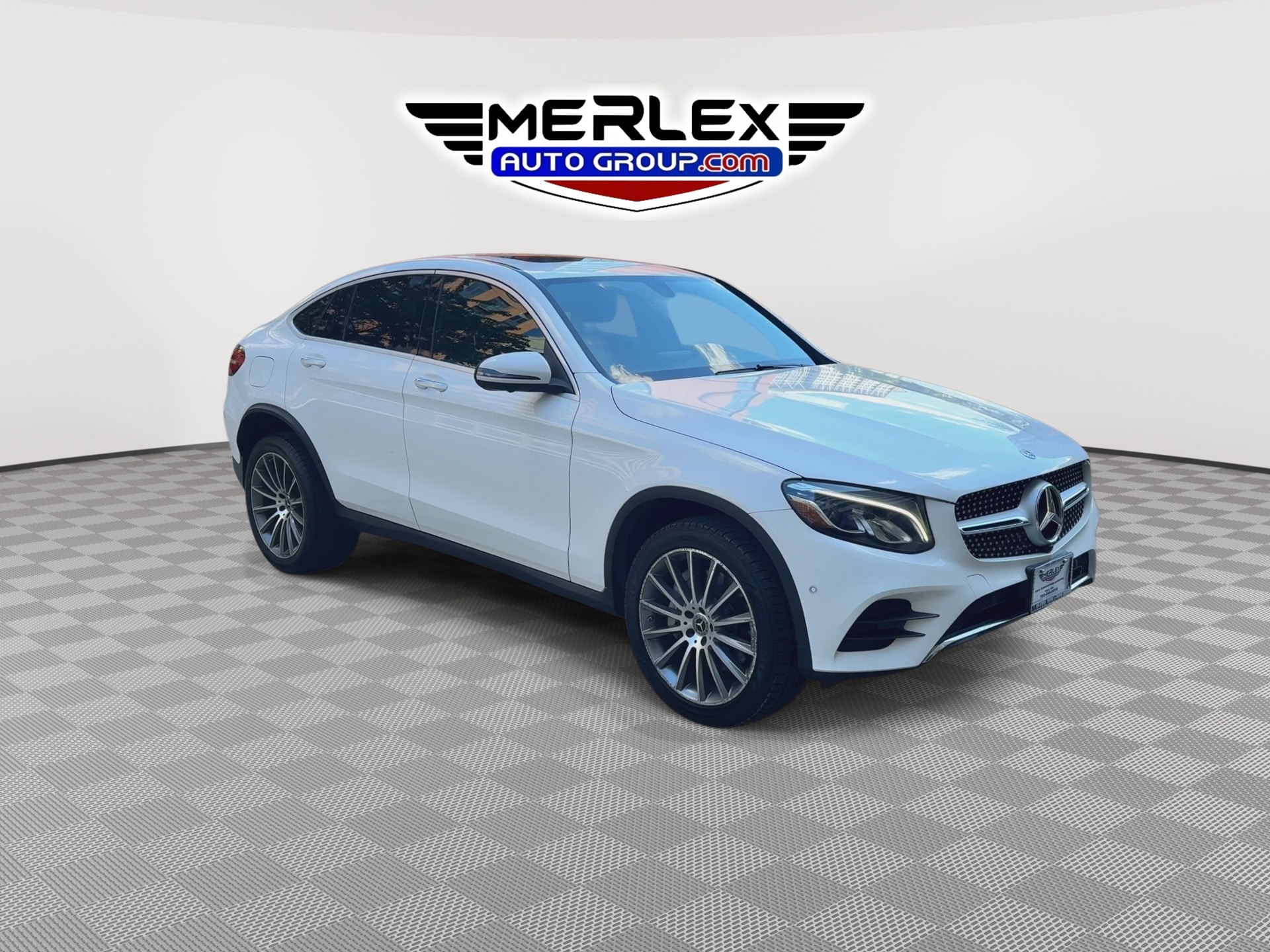 2019 Mercedes-Benz GLC 300 Image 3 of 30