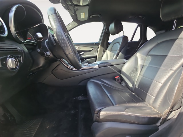 Vehicle image 6 of 10