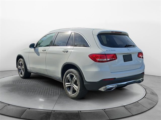 Vehicle image 4 of 10