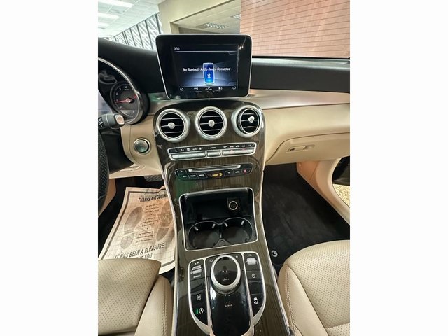 Vehicle image 33 of 37