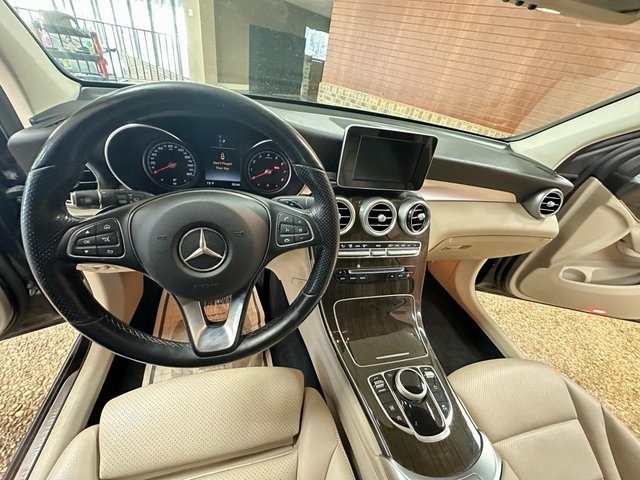 Vehicle image 17 of 37
