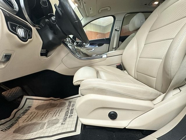 Vehicle image 20 of 37