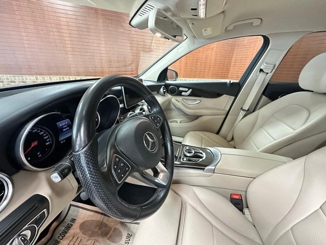 Vehicle image 21 of 37