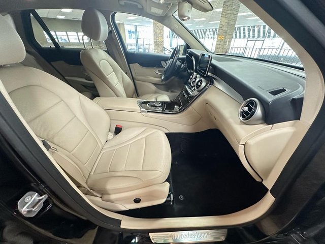 Vehicle image 26 of 37