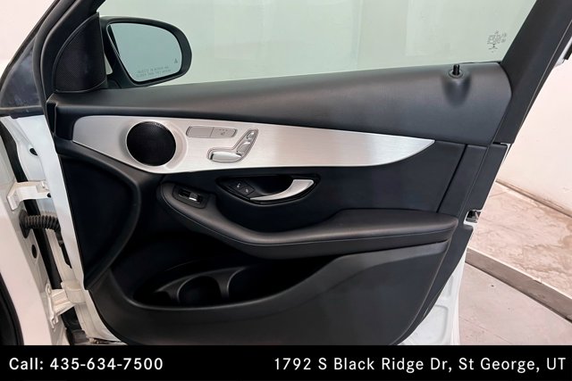 Vehicle image 23 of 25