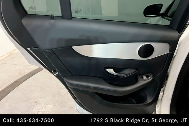 Vehicle image 18 of 25