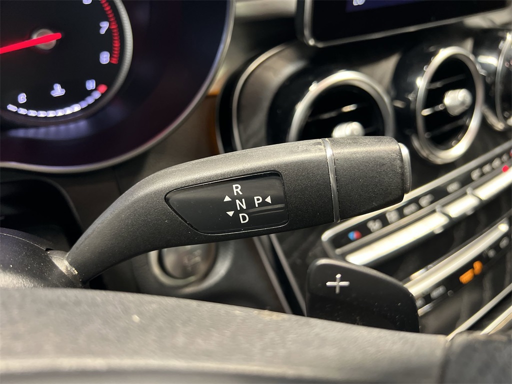 Vehicle image 16 of 33
