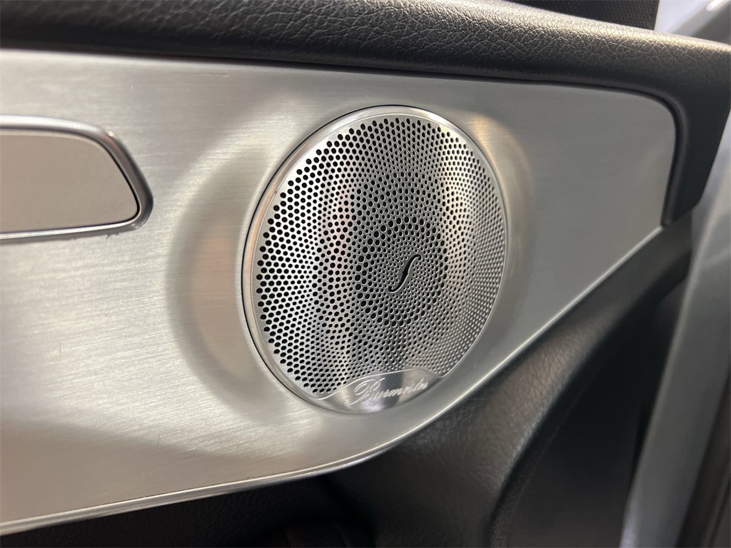 Vehicle image 23 of 33
